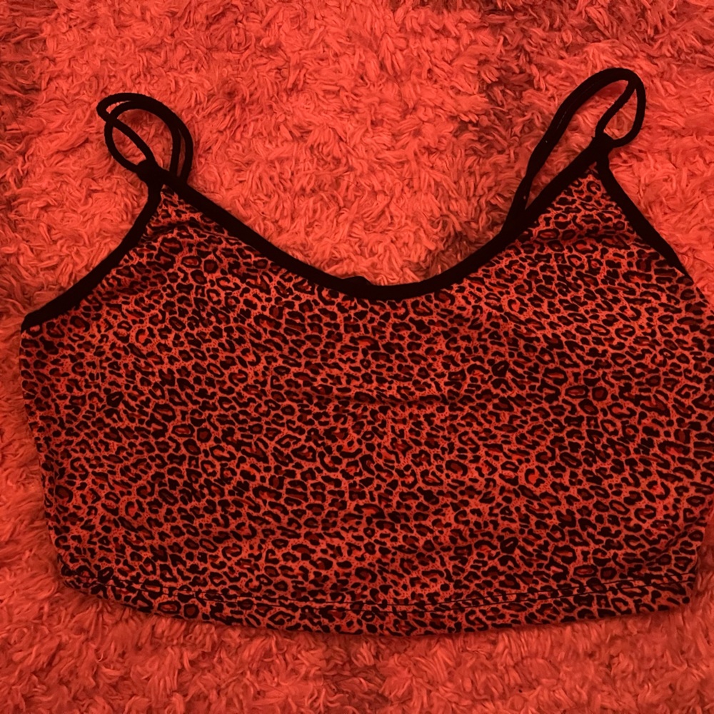 Love this cropped cheetah tank!!